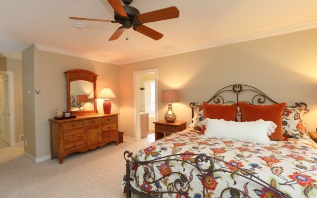 Upscale 3BR Topnotch Overlook