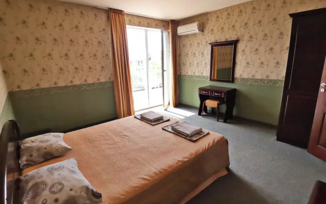 Twins Palace Apart Hotel