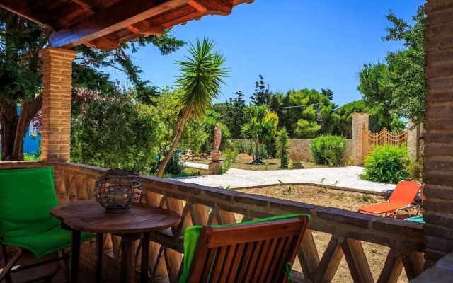 Porto Gerakas Villas & Apartments
