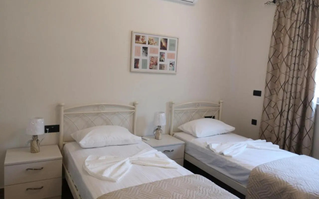 Sunny Holidays Apartment