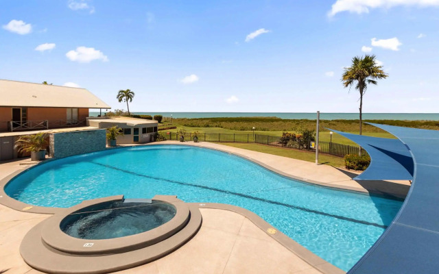Moonlight Bay Suites