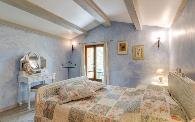 18th Century, Cosy Middle House in Barjols