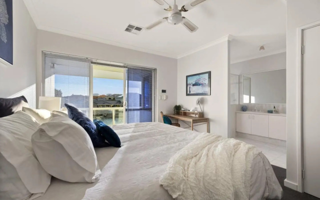 Canal Home -Close to Beach and City Centre