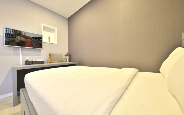 WITH U Hotel & Guesthouse