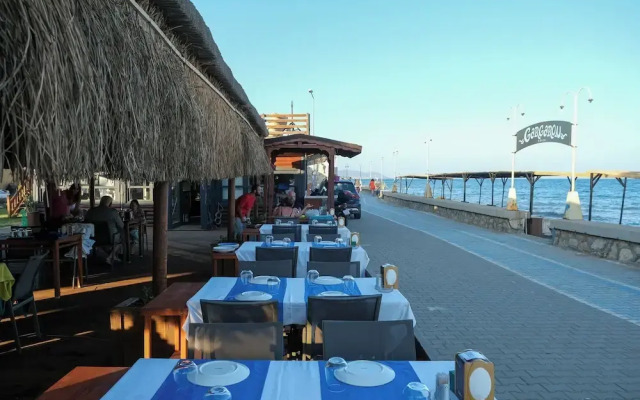 Gargaron Beach Hotel