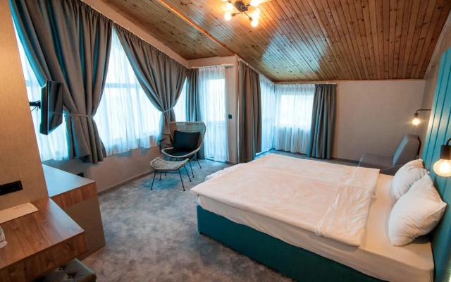 White House Family Hotel