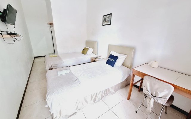 Urbanview Roemah Tanjung Blitar