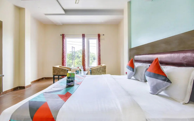 Gayatri Palace by OYO Rooms