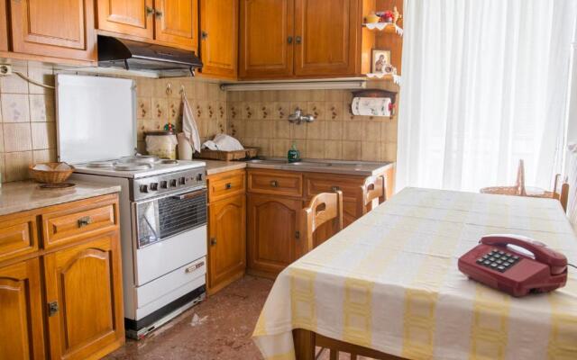 Apartment Βυρωνος