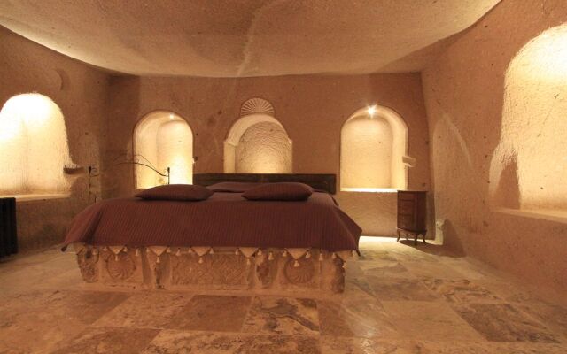 AkCave Suites and Resort