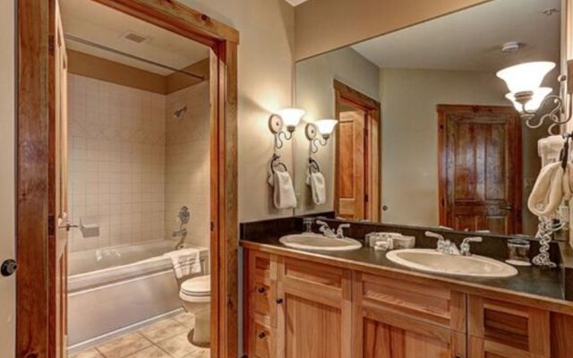Buffalo Lodge by Summit County Mountain Retreats