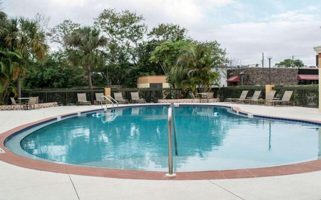 Comfort Inn & Suites St. Pete - Clearwater International Airport