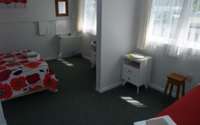 Picton House B&B and Motel