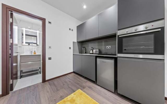 Luxury Sleeps 4 Studio Flat