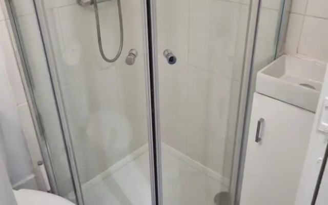 Charming 1-bed Studio Annex,parking,kitchen,wifi