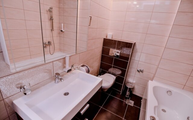 Hotel Majna