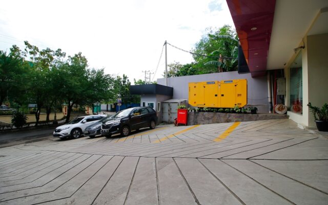 RedDoorz Premium near Nipah Mall