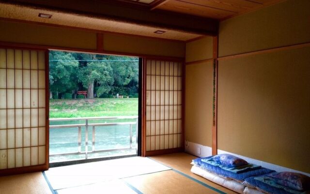 Yasuragi Guest House & Bar