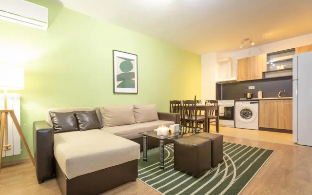 Modern and Bright Apartments Near Center