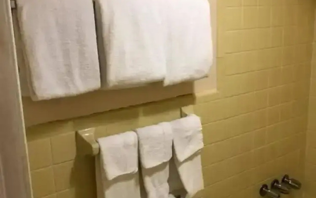 Scottish Inn & Suites