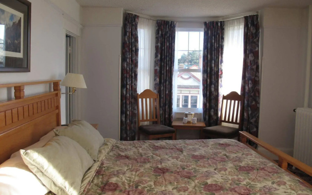 James Bay Inn Hotel & Suites