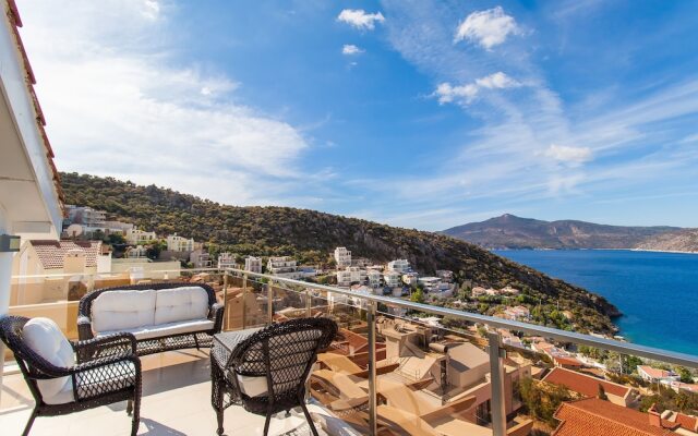 Villa Sezen by Akdenizvillam