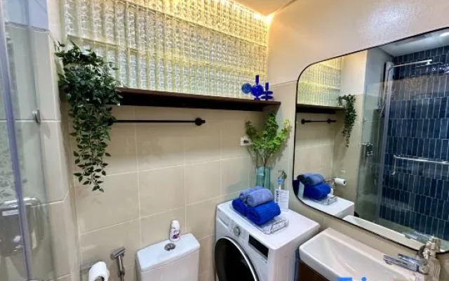 Deluxe Executive End Unit in Downtown Makati