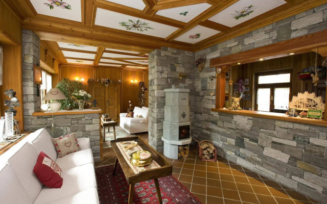 ALBERGO ALPENROSE Ski&Bike Mountain Hotel