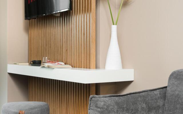 11 Enteka Acropolis Suites