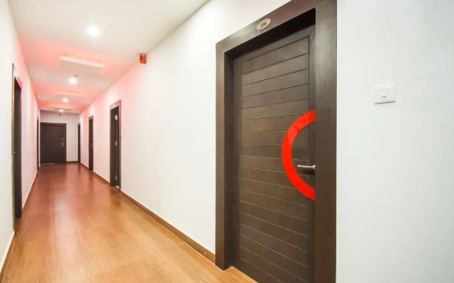 Red Velvet Premium by OYO Rooms