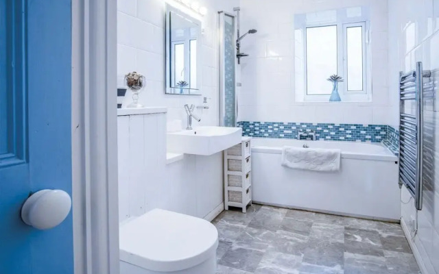 Sea Glass - 2 Bedroom Apartment - Manorbier