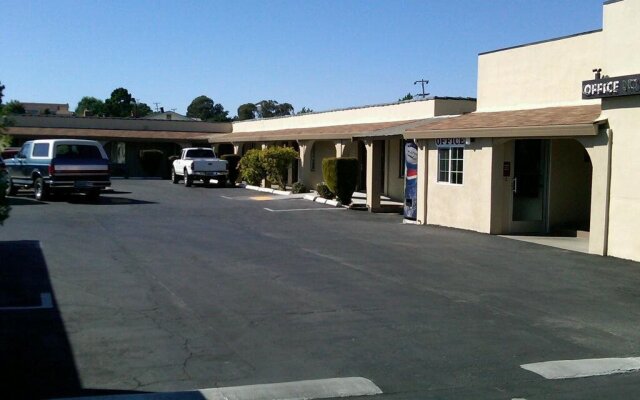 El Rancho Inn & Suites