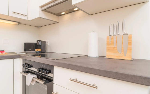 Triiiple Tower Dream Apartments with Rooftop-Summer-Pool by ichbucheAT