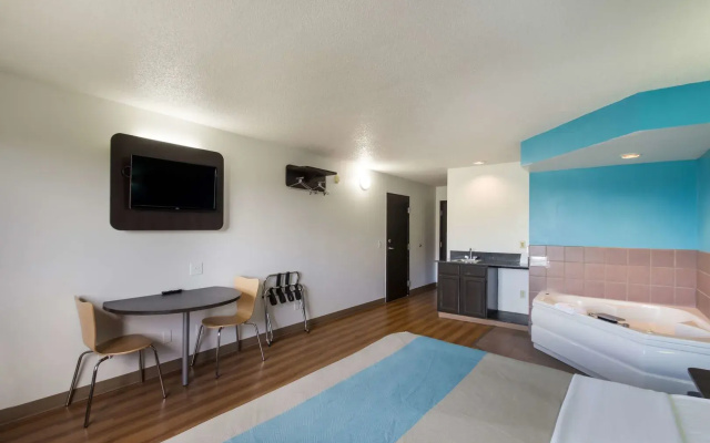 Motel 6 Rothschild, WI