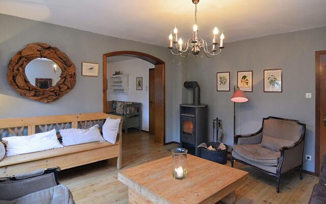 Quaint Holiday Home near Ski Area in Neuastenberg