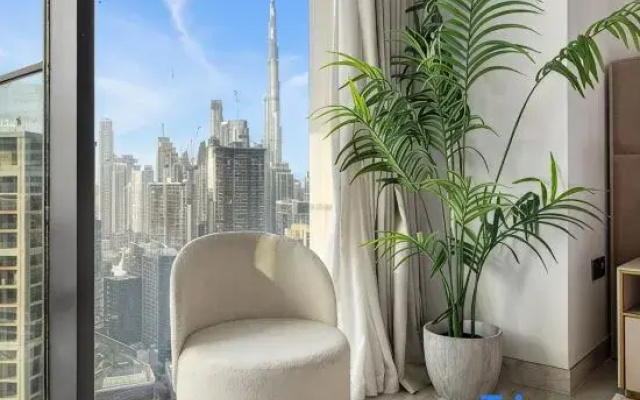 Modern 1BR Apartment with Burj Khalifa View