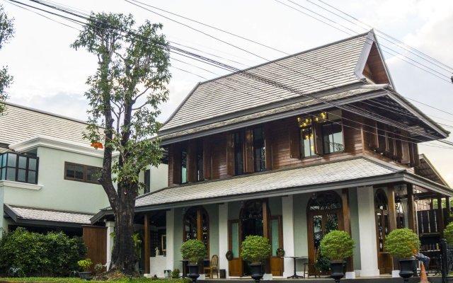 V heritage villa chiangmai
