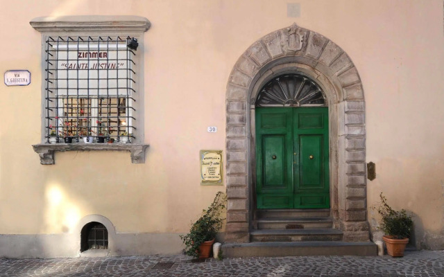 Petit Maison Sainte Justine