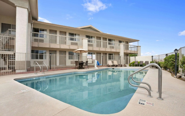 Days Inn by Wyndham Globe