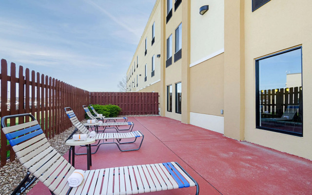 Comfort Inn & Suites Hutchinson