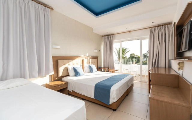 Adelais Bay Hotel