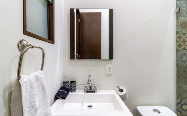 Room in Guest Room - Historic Boutique Lofts - Victoria