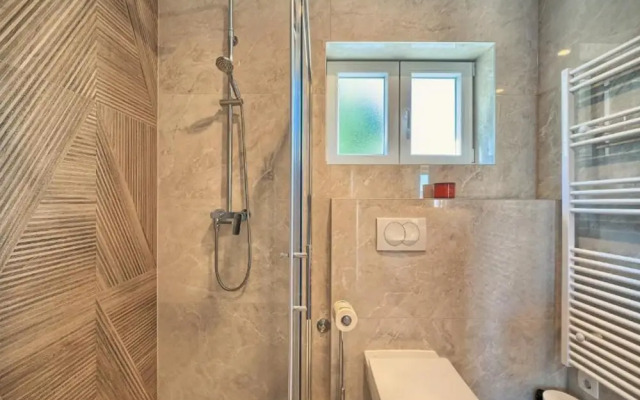 Apartment Aniva - 50 m From the sea