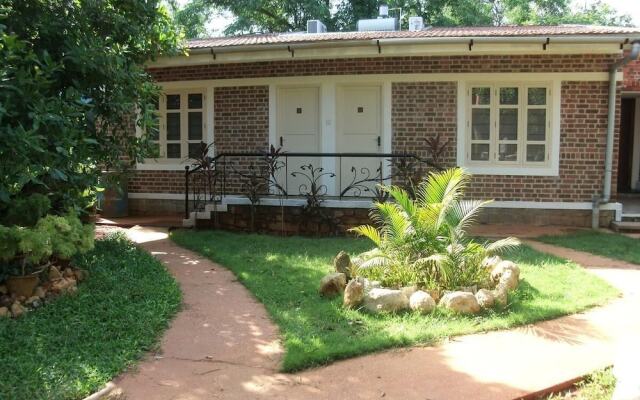 Inn Pondiville Forest Retreat