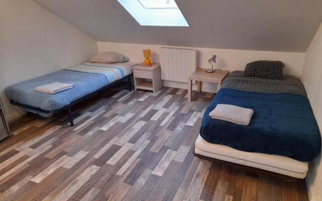Appartement Violet Pres De Neoma Et Facultes
