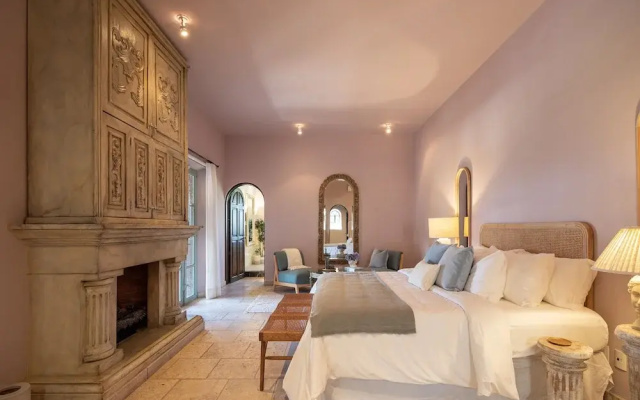 HOLT Magnificent 6BR Villa in Malanquin Golf Club