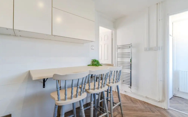 Newly Renovated 2-Bed Home in Newport