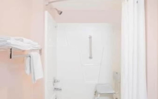 Super 8 Motel - Columbia