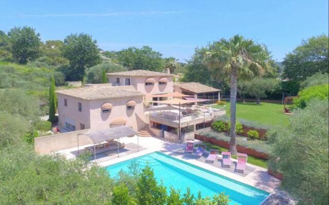 Serene Luxurious Hillside Villa Near Cannes