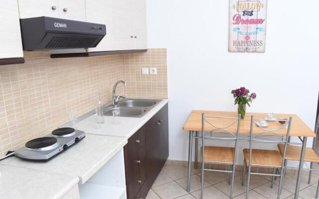 Little Yard Studios & Apartments #3